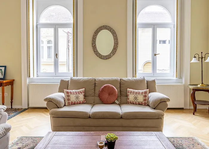 Graceful & Cozy Dream Next To The Opera House Apartament *