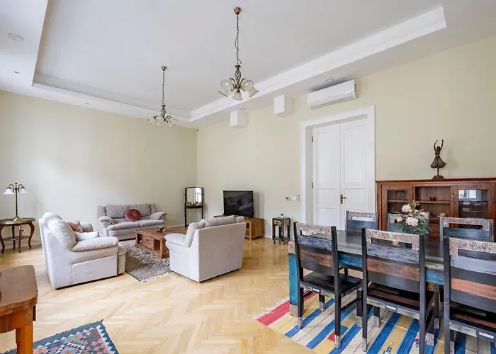 Graceful & Cozy Dream Next To The Opera House Apartament *
