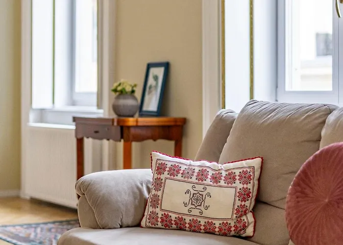 Graceful & Cozy Dream Next To The Opera House