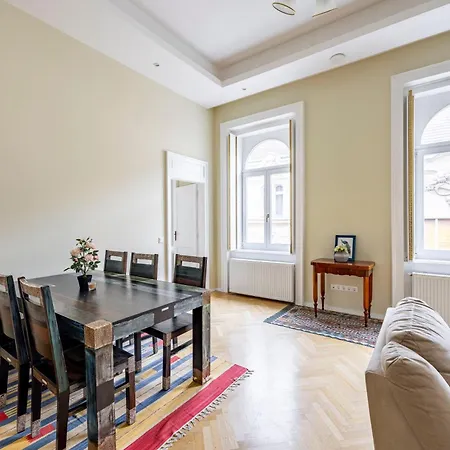 Graceful & Cozy Dream Next To The Opera House * Budapest