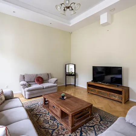 Graceful & Cozy Dream Next To The Opera House Apartment *