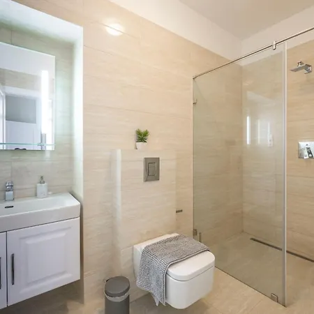 Graceful & Cozy Dream Next To The Opera House Apartment