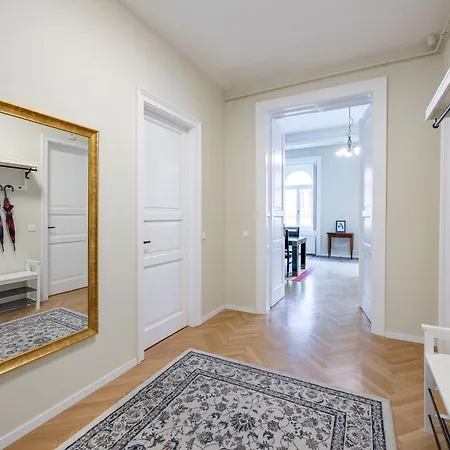 Graceful & Cozy Dream Next To The Opera House