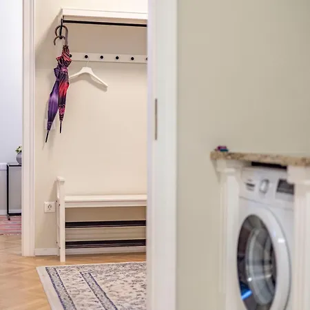 Graceful & Cozy Dream Next To The Opera House Apartment