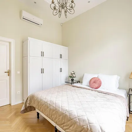 Graceful & Cozy Dream Next To The Opera House Budapest
