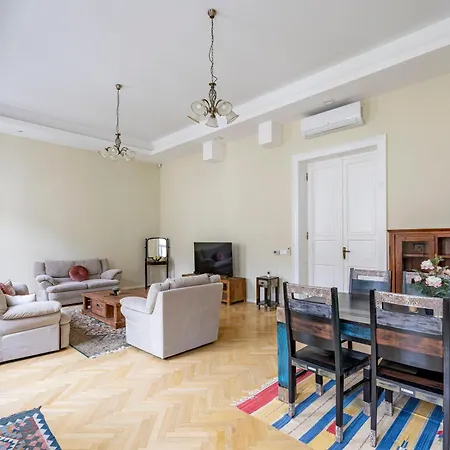 Graceful & Cozy Dream Next To The Opera House Apartment *