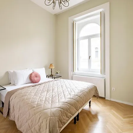 Graceful & Cozy Dream Next To The Opera House Apartmán